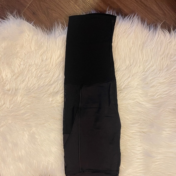 Lululemon Training Tough Crop - Picture 3 of 4